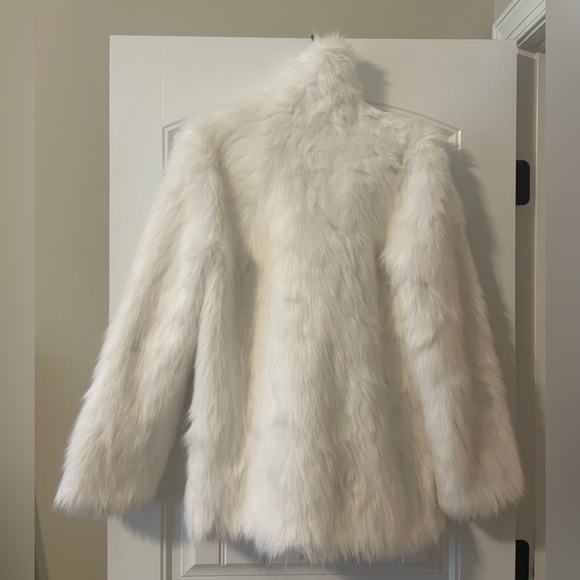 nwt EXPRESS SOLDOUT white fur coat xs - Picture 3 of 4